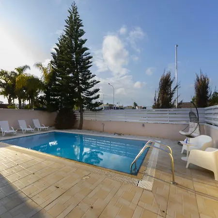 Villa Michelle 2 *