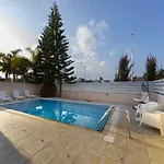 Villa Michelle 2 *